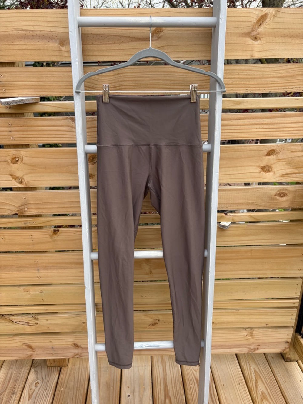 Aerie Offline High-Rise Leggings in Taupe/grey color